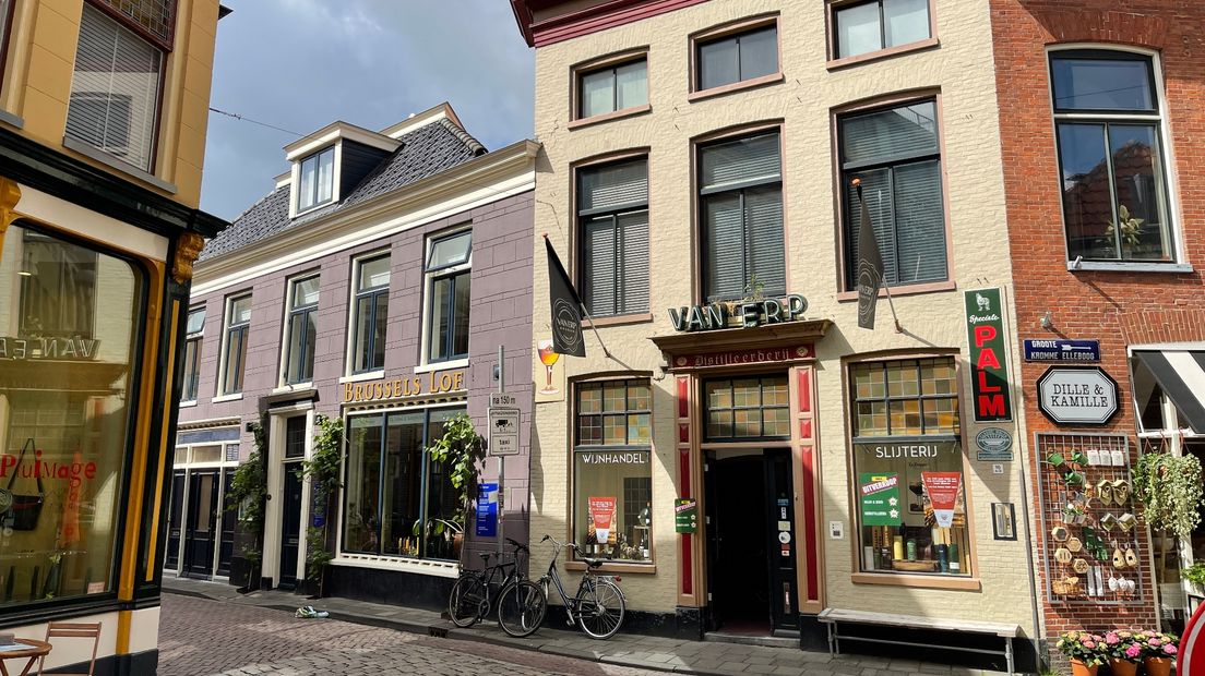 Het pand van Slijterij van Erp aan de Kromme Elleboog