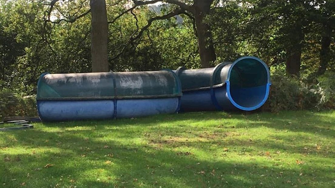 De waterglijbaan van Laurens is verkocht aan een man uit Drenthe