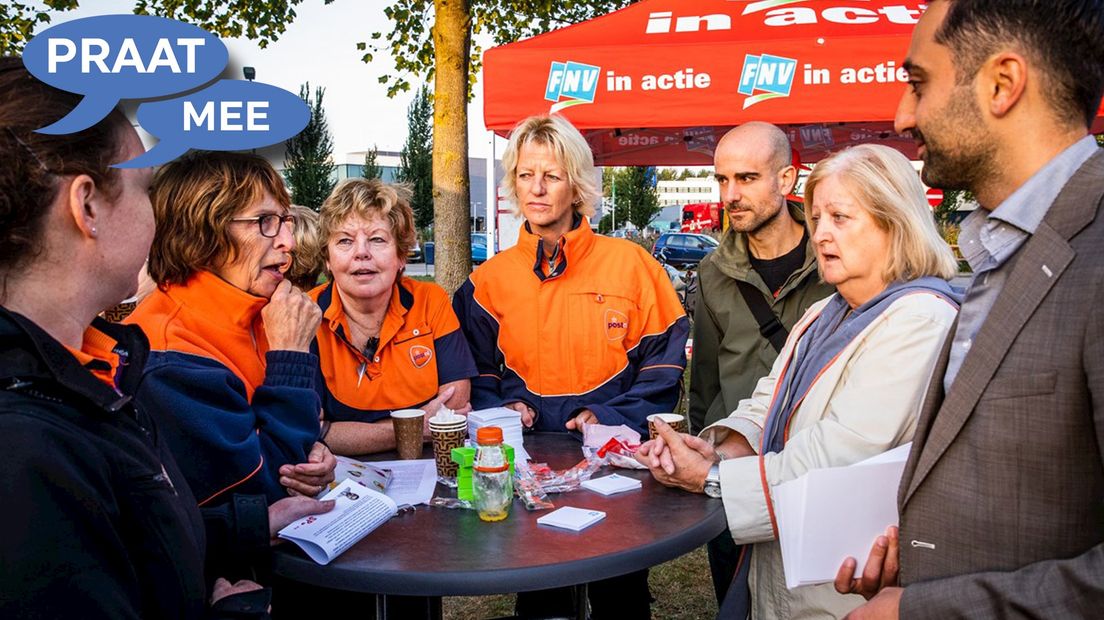 Medewerkers PostNL tijdens staking
