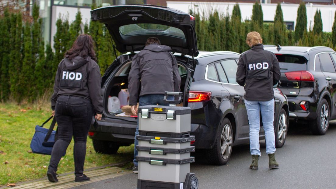 De FIOD en de politie willen nog niets kwijt over de inval