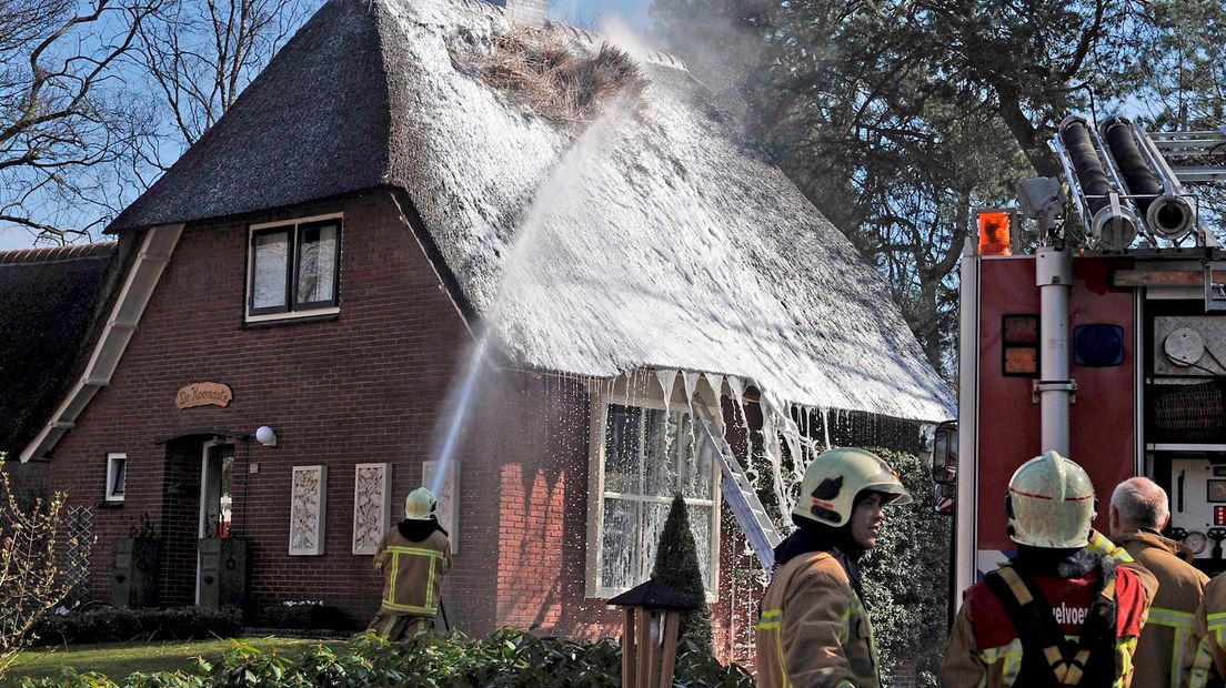 Brand rieten dak