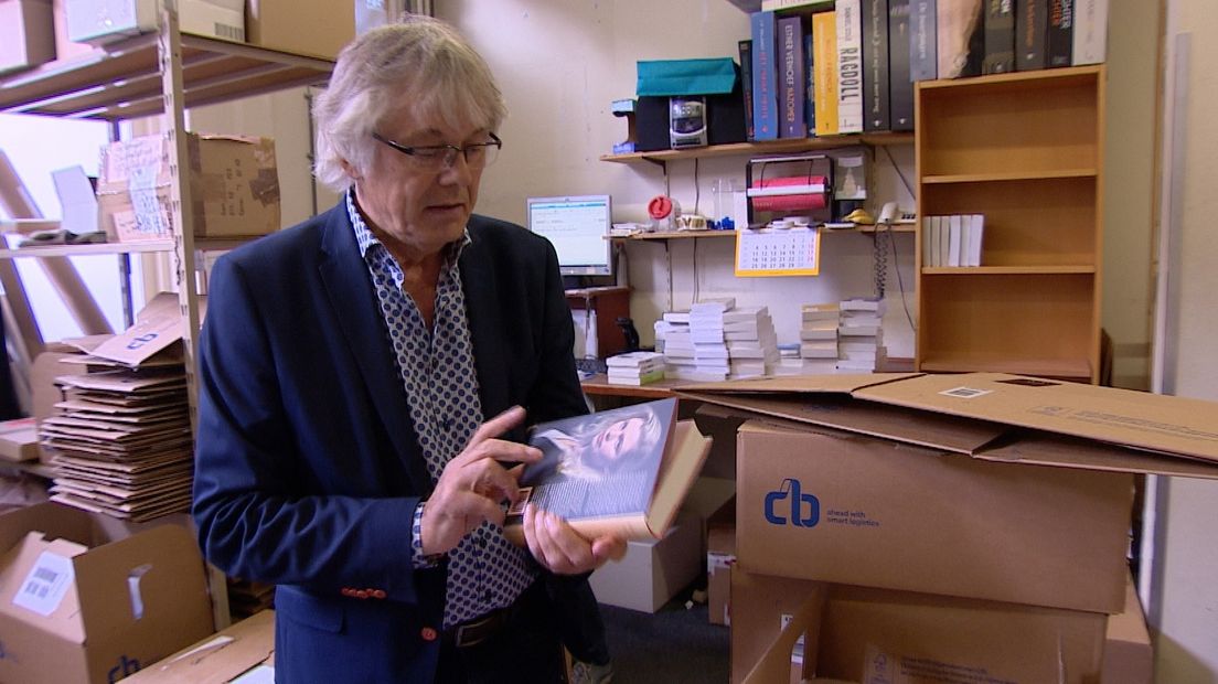 Dick Anbeek pakt nog tot eind dit jaar de boeken uit.