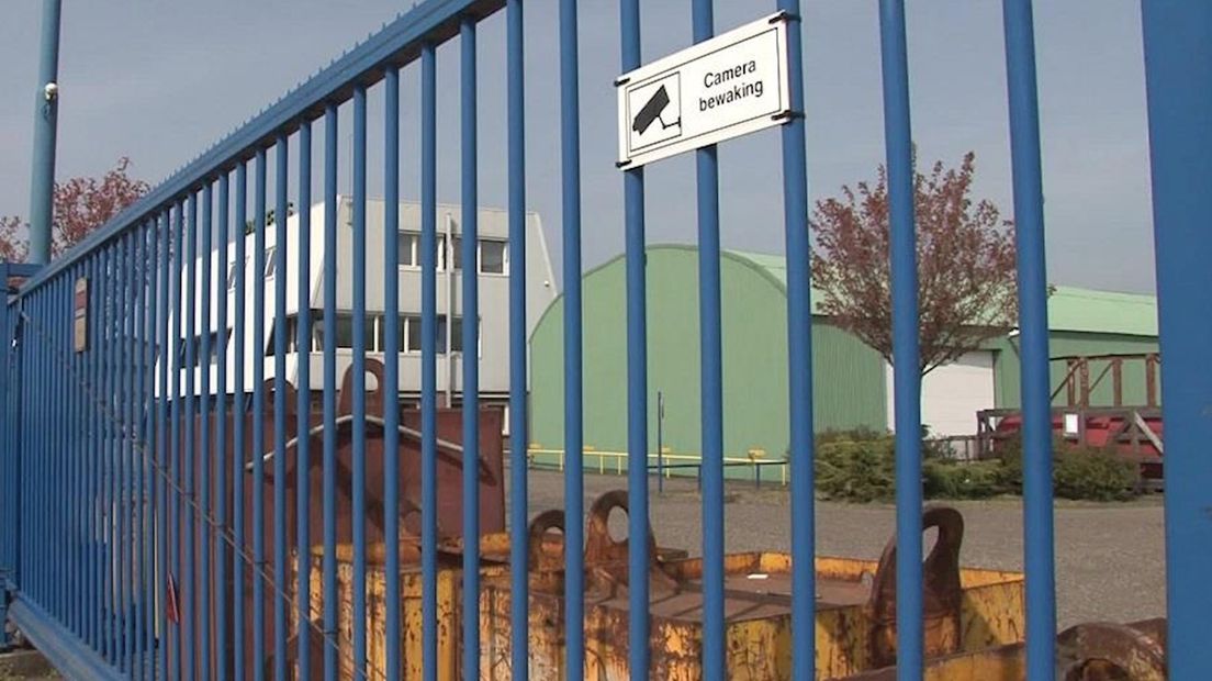de hekken zitten nog steeds dicht bij Peters Shipyard