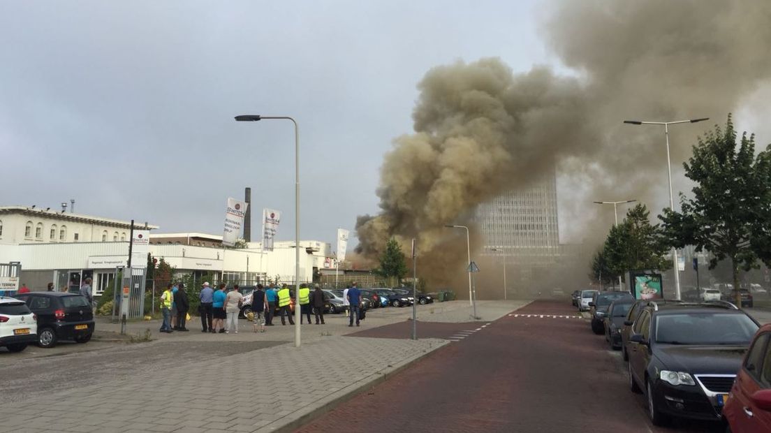 Verschillende ondernemers zitten met de handen in het haar na de grote brand aan de Westervoortsedijk in Arnhem. Dat zeggen de bedrijven tegen Omroep Gelderland.