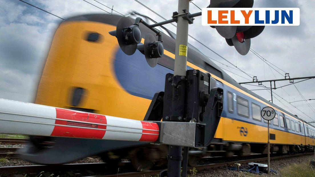 Een trein raast voorbij