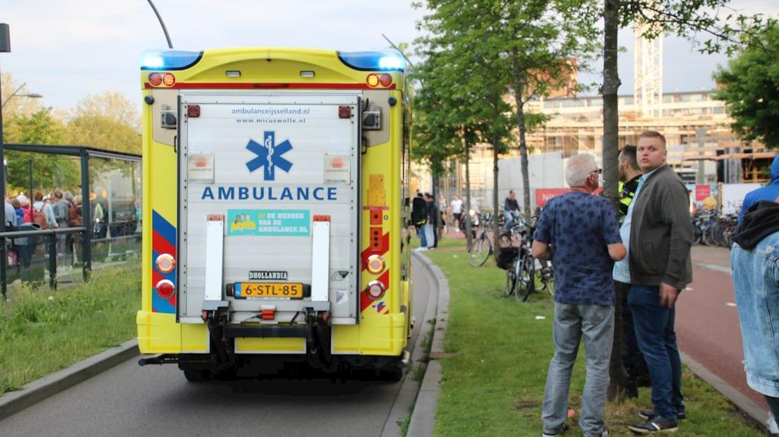 Vrouw gewond na aanrijding met auto Zwolle
