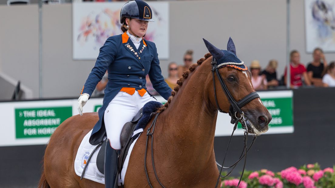 Opnieuw zilver voor Nieuwenhuis bij Europees kampioenschap dressuur Omroep Zeeland