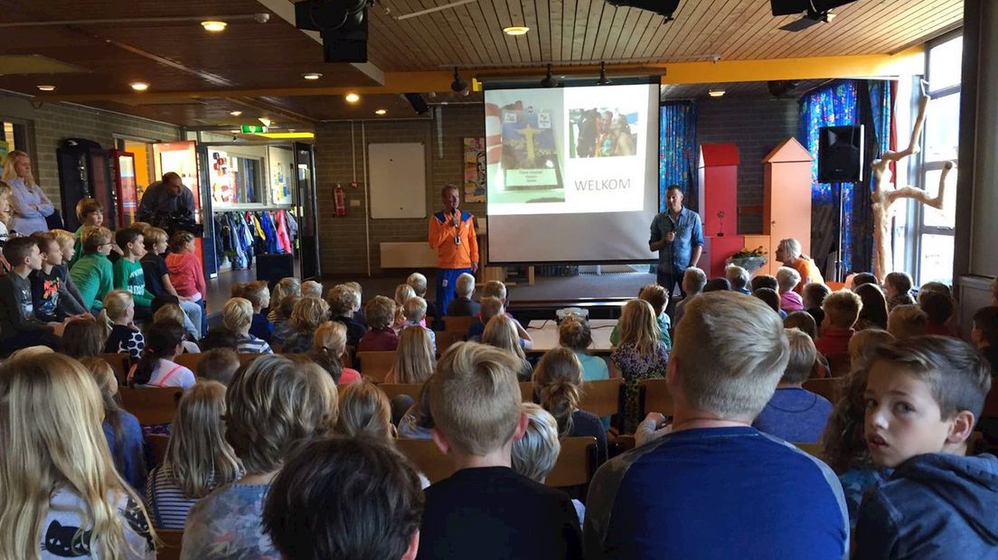 Paralympiër Frank Hosman op school in Hellendoorn