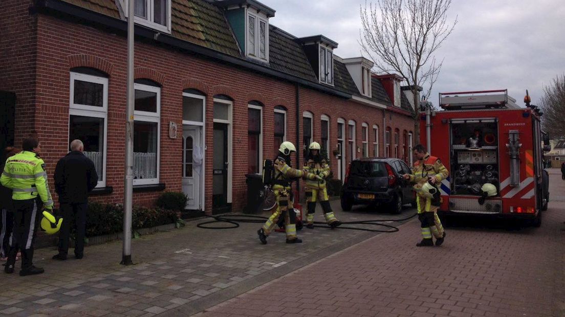 Brandweer blust brand in wasdroger