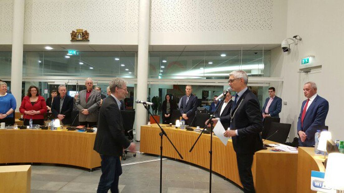 Wilfried de Jong wordt geïnstalleerd als plaatsvervangend D66-raadslid in Assen (Rechten: Bob Bergsma)