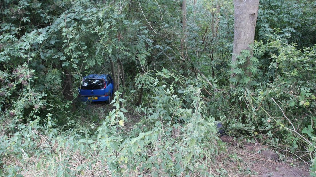 Auto van de weg geraakt bij Staphorst