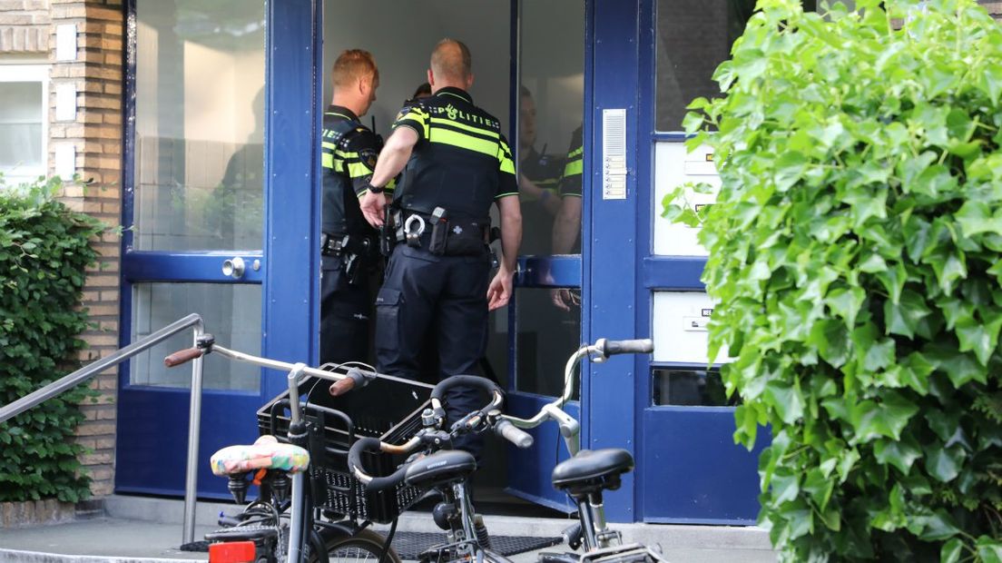 Vrouw neergestoken in huis Hanedoesstraat Den Haag I