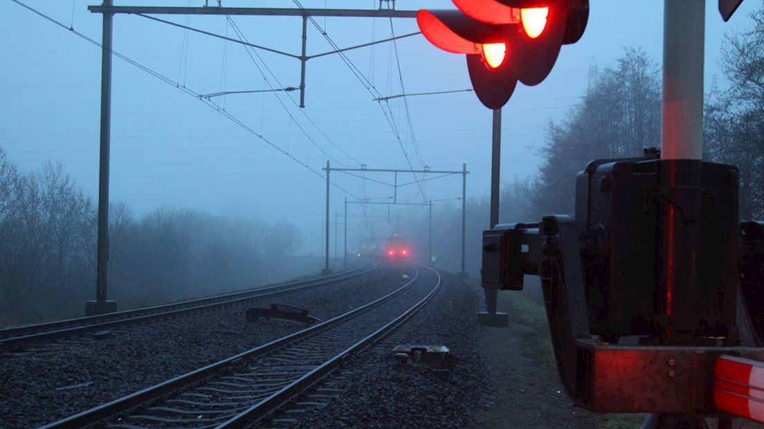 Trein tussen Zwolle en Meppel staat stil na aanridjing