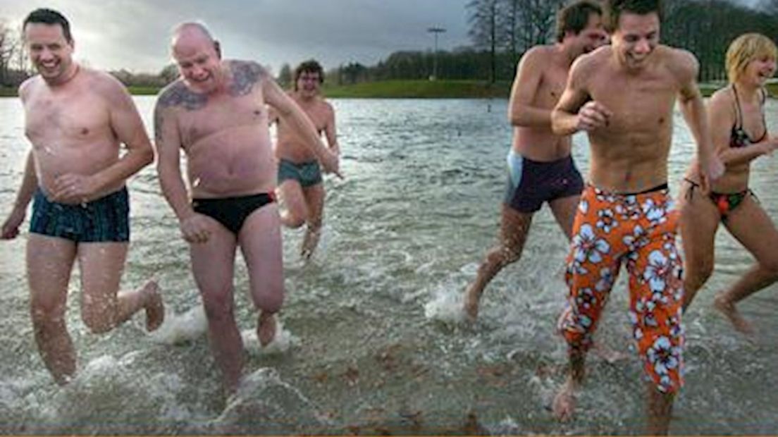 Nieuwjaarsduik in Het Hulsbeek