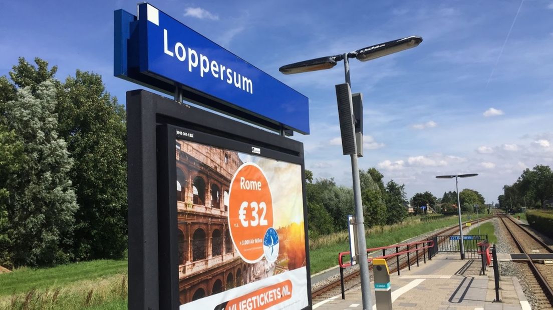 De overgang ligt in de buurt van station Loppersum