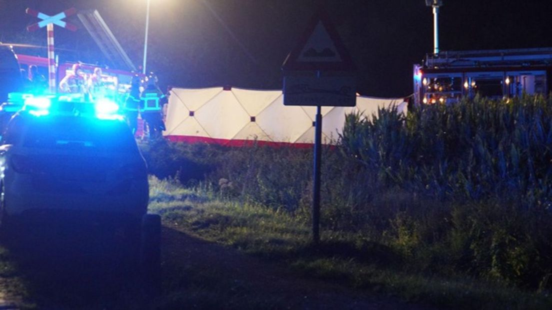 De onbewaakte spoorwegovergang in Winterswijk waar donderdagavond een 63-jarige vrouw overleed, staat op het punt te worden gesloten. 'Dat proces is op een haar na gevild. Het is bijzonder wrang', zegt wethouder Wim Aalderink in een eerste reactie.