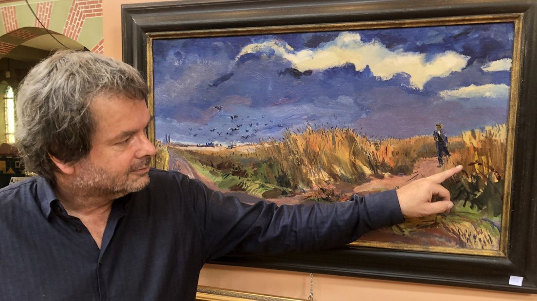 Kunstkenner Richard ter Borg bij het 'verdwenen' schilderij van De Ploeg