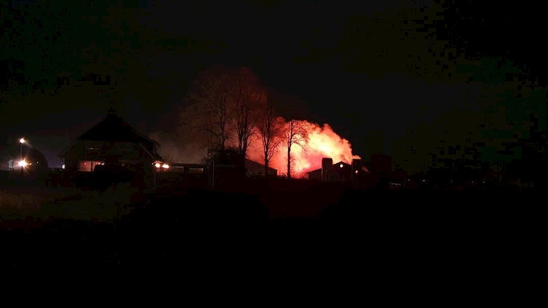 Brand achter boerderij Ambt Delden.