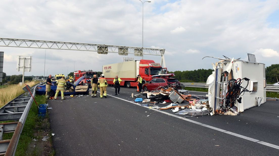 Na het ongeluk is de A27 in zuidelijk richting volledig afgesloten