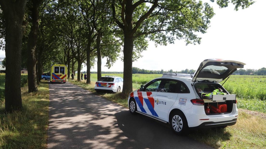 De politie en een ambulance zijn ter plaatse