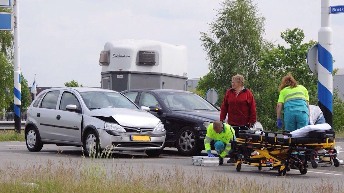 Bij het ongeluk op de Broeklandenweg in Hardenberg raakte één persoon gewond