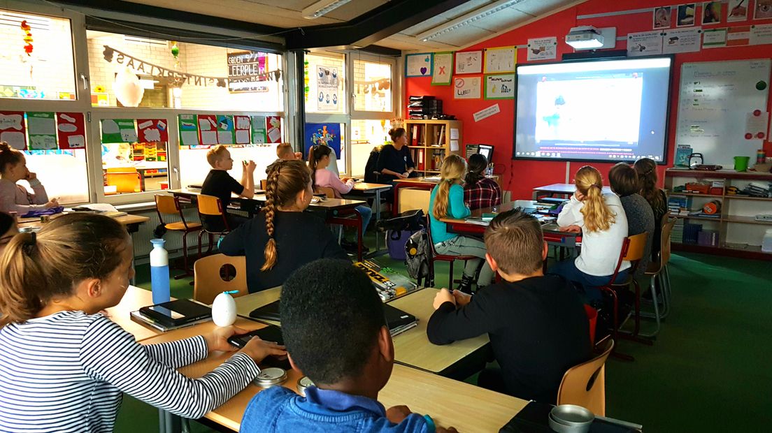 Leerlingen krijgen les over sociale media (Rechten: Jasmijn Wijnbergen/RTV Drenthe)
