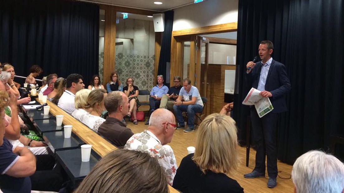 Debatleider Kees Hoogendijk tijdens een eerder debat