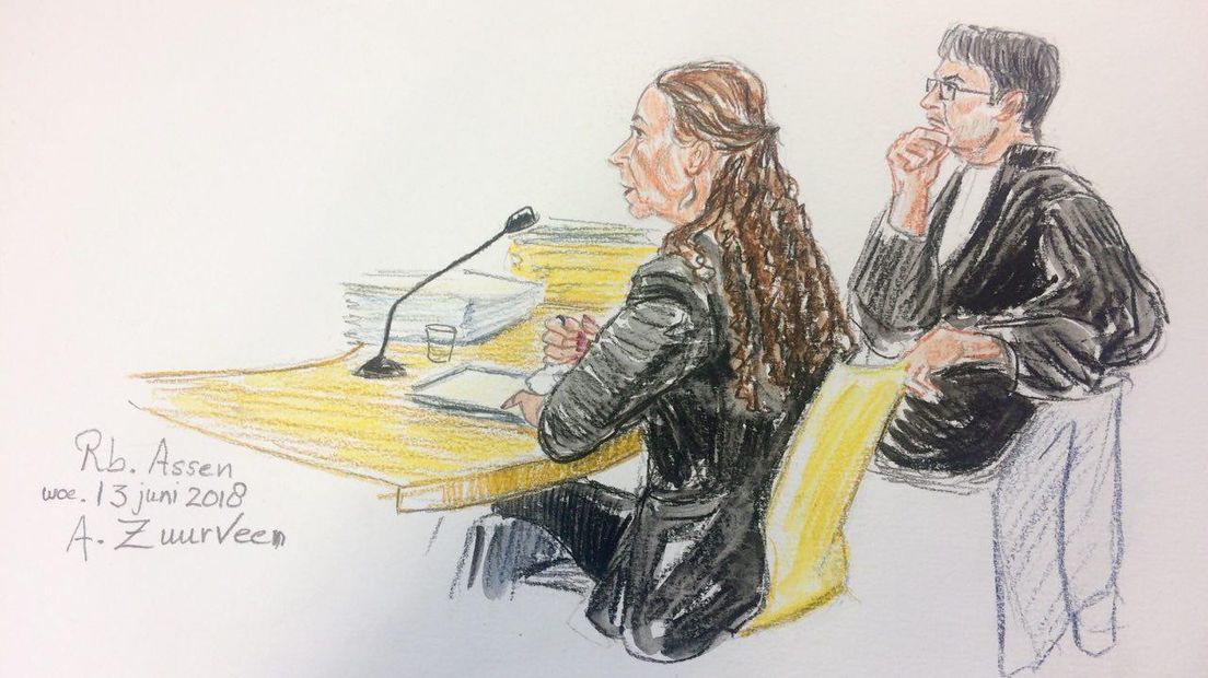Heleen J. met haar advocaat in de rechtszaal (tekening: Annet Zuurveen)