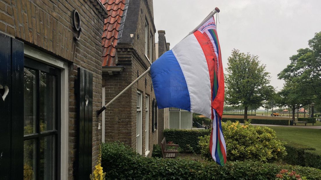 De vlag hangt uit op Schiermonnikoog