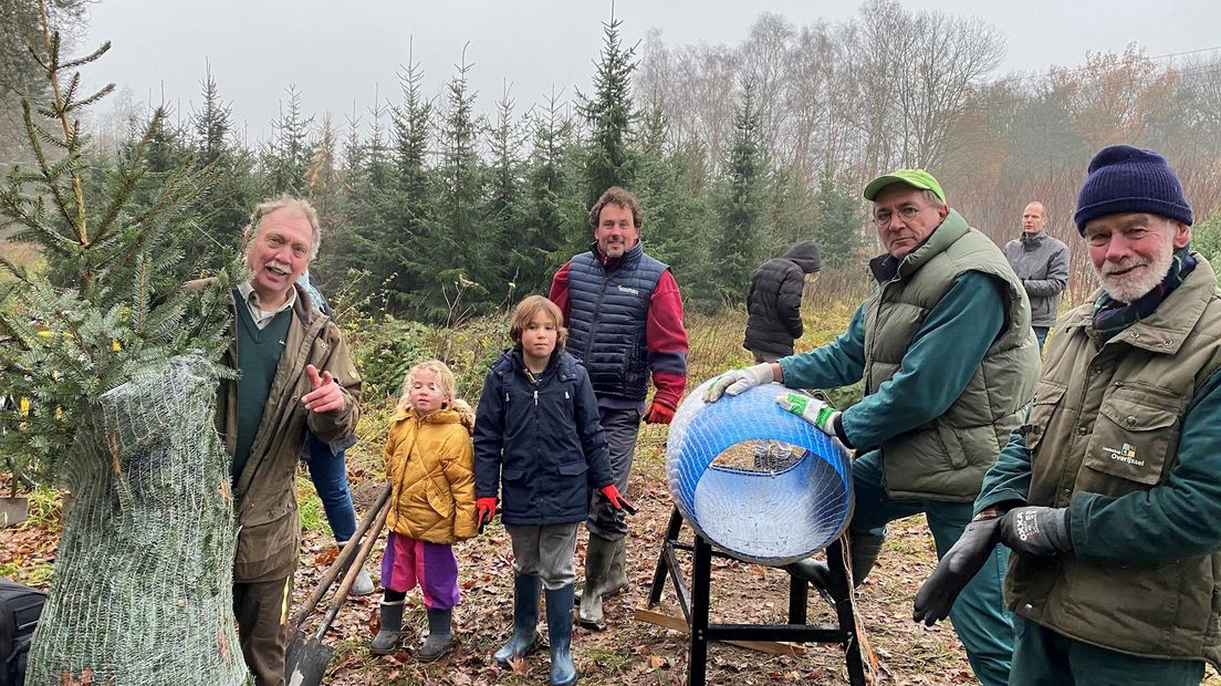 Na een zoektocht zijn deze mensen blij met hun kerstboom