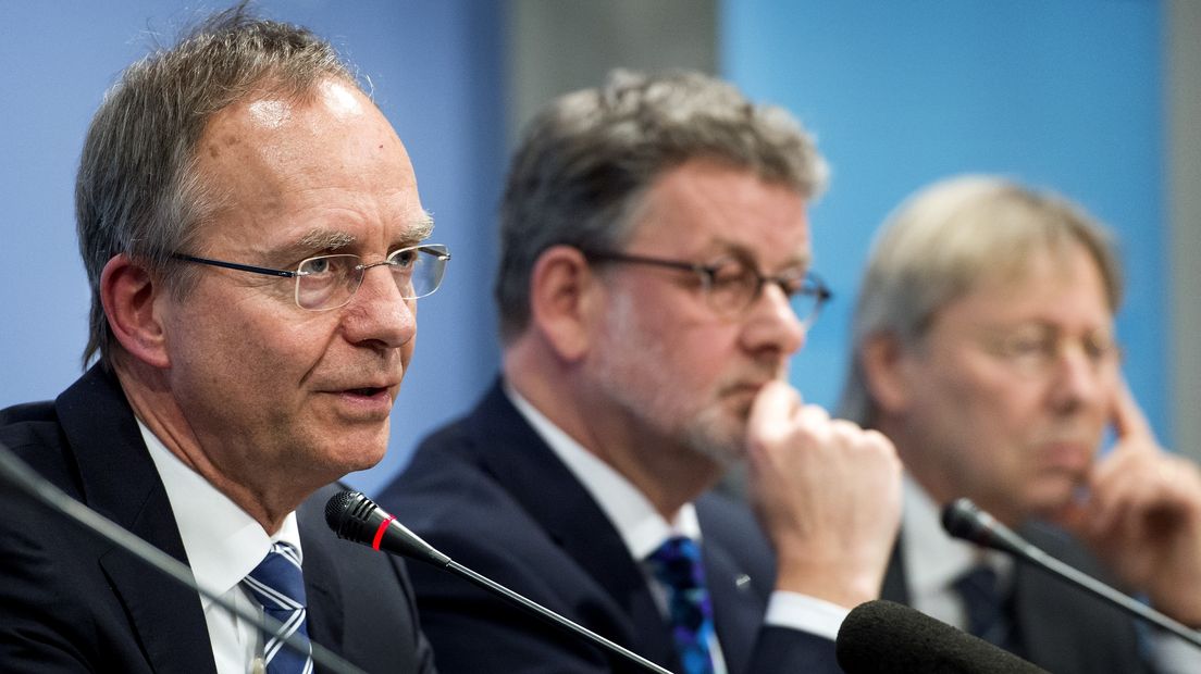 Oud-minister Henk Kamp met de voormalige burgemeesters Albert Rodenboog en Peter den Oudsten