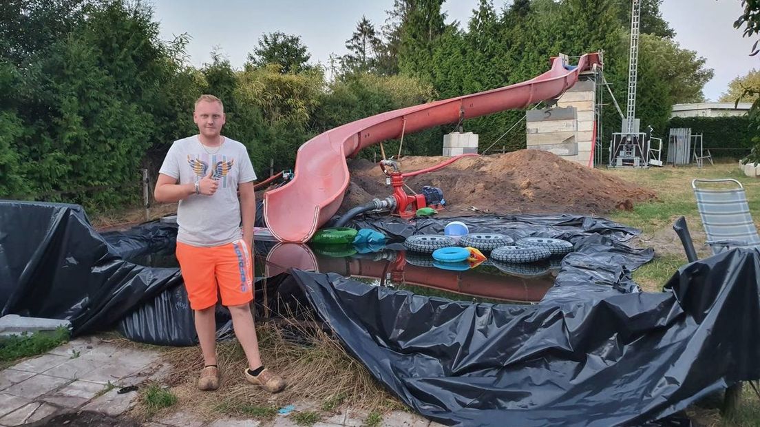 Hoe Andre een reuzenglijbaan van 24 meter in zijn tuin bouwde