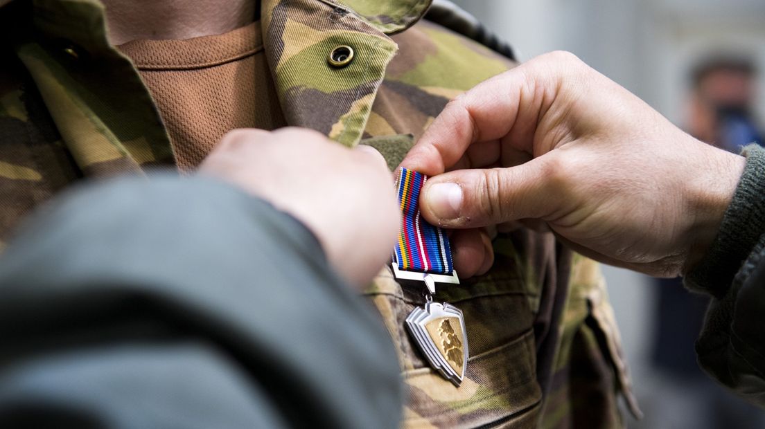 Foto van een eerdere herinneringsmedaille-ceremonie