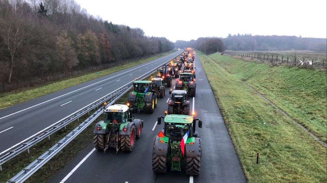 Boeren leggen verkeer van en naar Duitsland plat bij Enschede en de Lutte