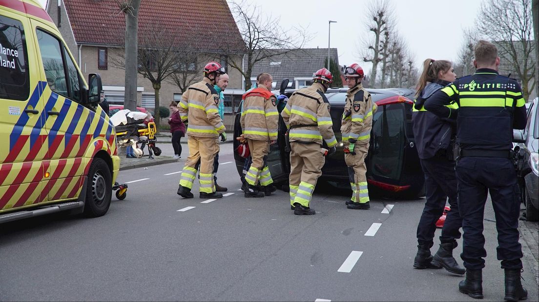 Auto gekanteld bij eenzijdige aanrijding