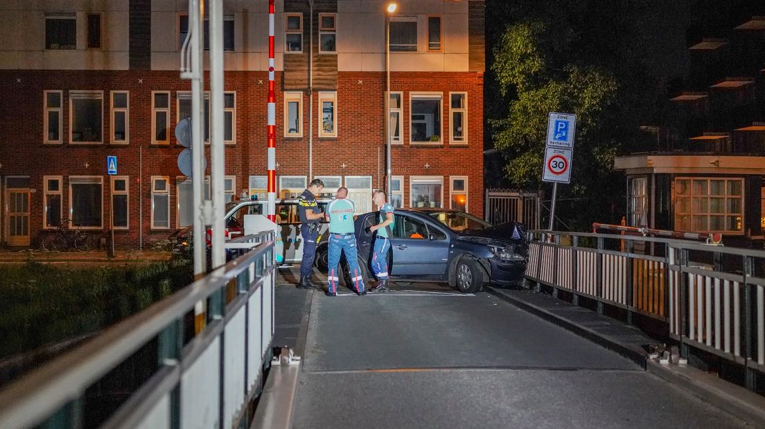 Hulpdiensten bij de plek van het ongeluk
