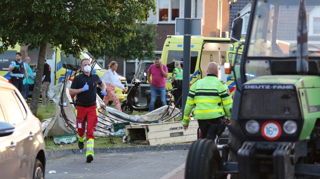 Kampioenswagen kantelt in Losser