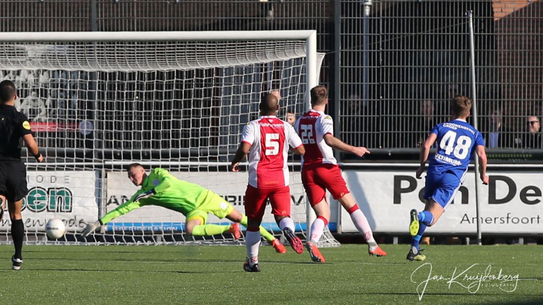 Jelle Goselink scoort namens Jong Almere