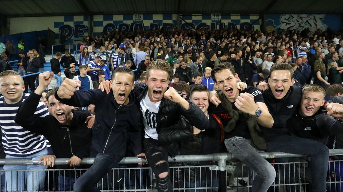 De Graafschap heeft zich vaster aan kop in de eerste divisie genesteld. Op een kolkende Vijverberg bogen de Superboeren een 2-0 achterstand om in een 3-2 zege tegen Jong Ajax.