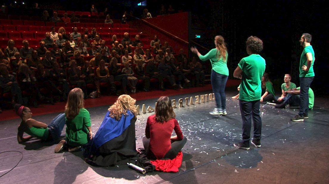 Het nieuwe Deventer jongerentheater presenteert zich in de Deventer Schouwburg