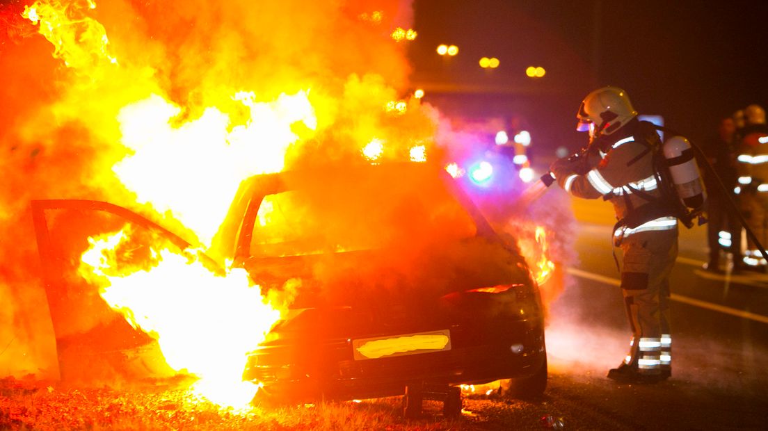 Op de A12 bij Arnhem-Noord is woensdagavond een auto spontaan in brand gevlogen.