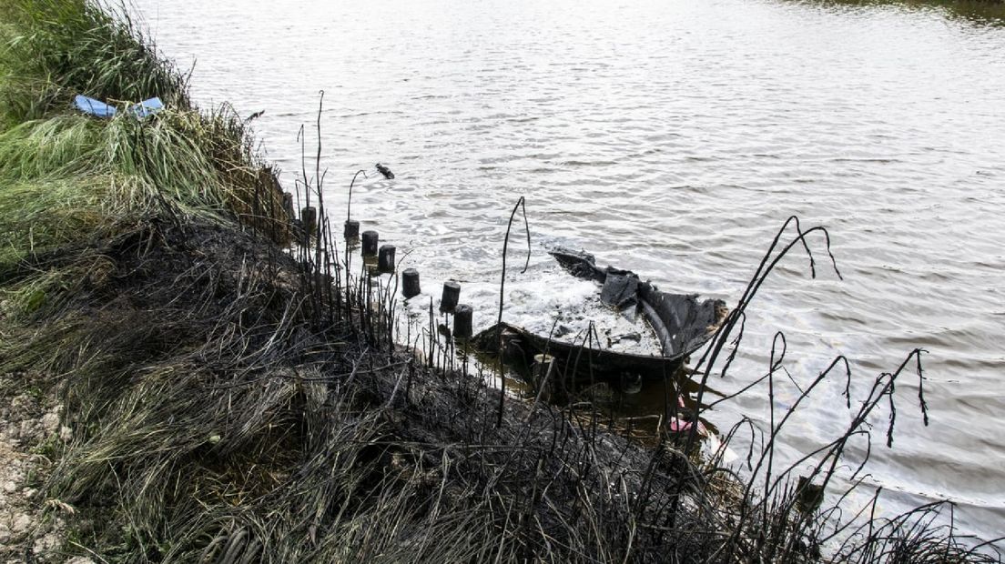 Boot brandt uit in Zoutkamp - RTV Noord