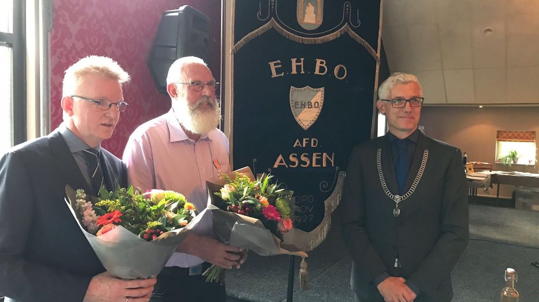 Rolf Pepping (links), Jan Laning (midden) en burgemeester Marco Out (Rechten: gemeente Assen)