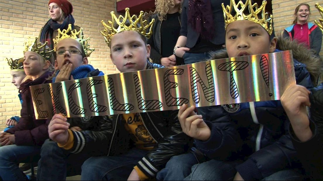 Leerlingen van De Linde in Deventer met gouden kroontjes