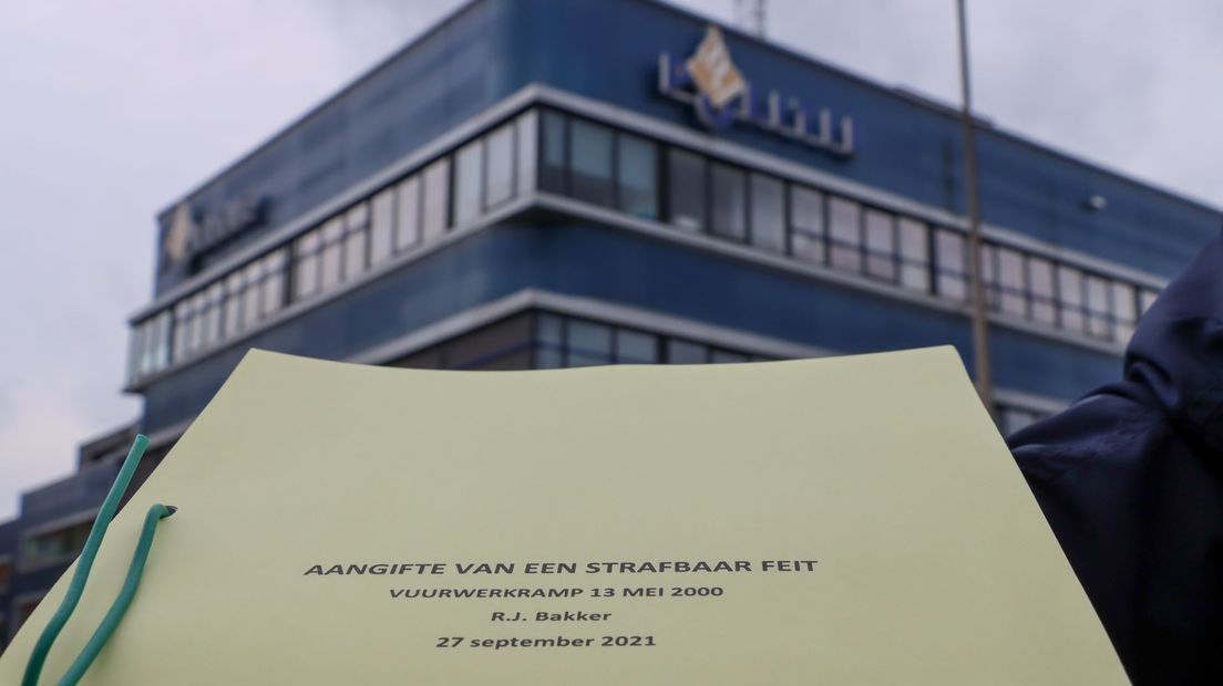 Nadat hij in het bezit kwam van tientallen vertrouwelijke documenten heeft SE Fireworks directeur recent opnieuw aangifte gedaan.
