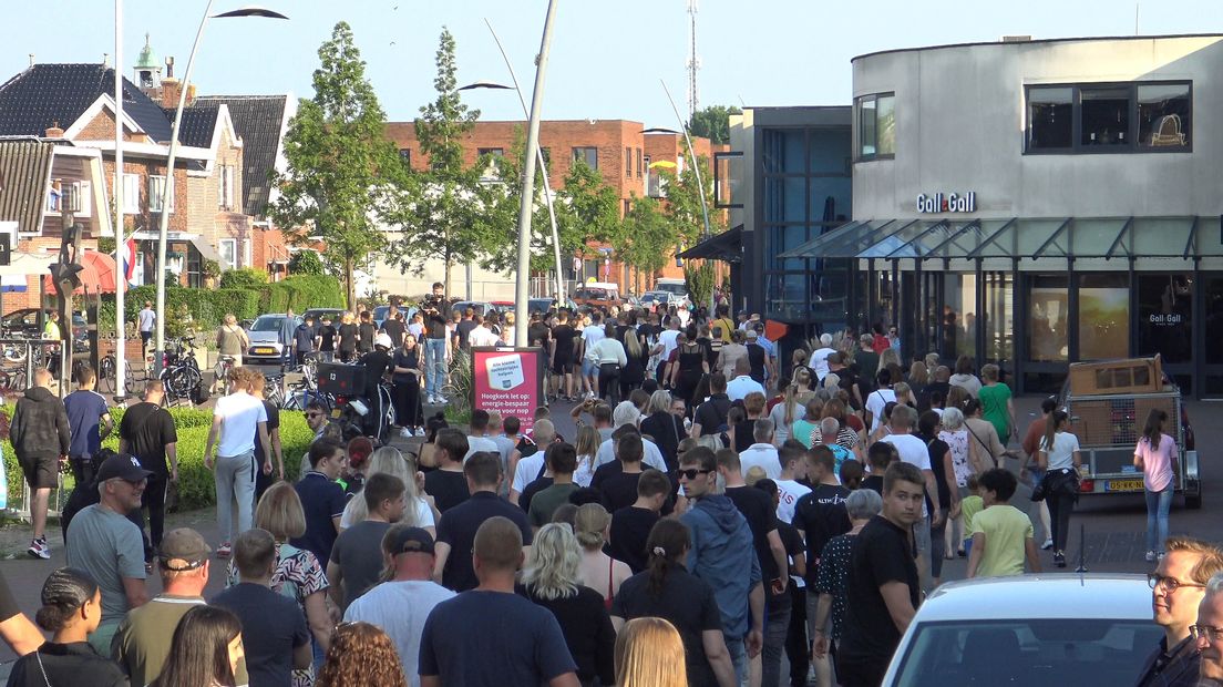 Er zijn veel mensen op de been tijdens de stille tocht
