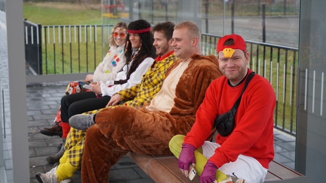 Carnavalsvierders op station Horst-Sevenum