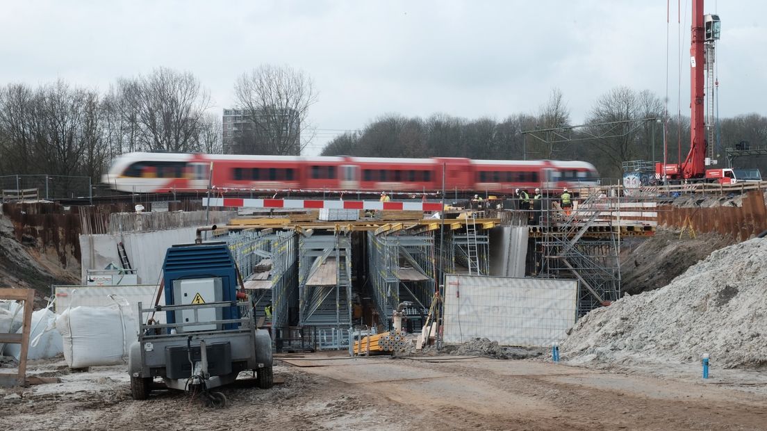 Kleine kans dat de nieuwe tunnel onder het spoor bij de Helperzoom in Groningen nog dit jaar af komt
