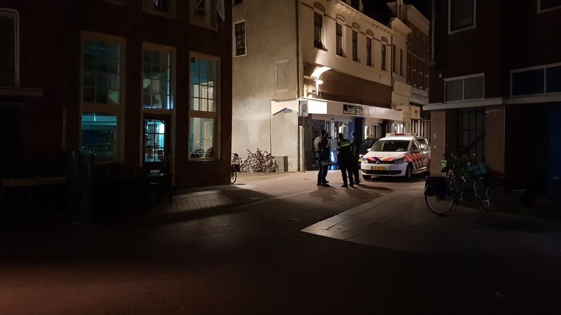 Een 26-jarige man is zwaargewond geraakt toen hij in Zutphen werd neergestoken. Volgens de politie werd hij naar het ziekenhuis gebracht en is zijn toestand stabiel.