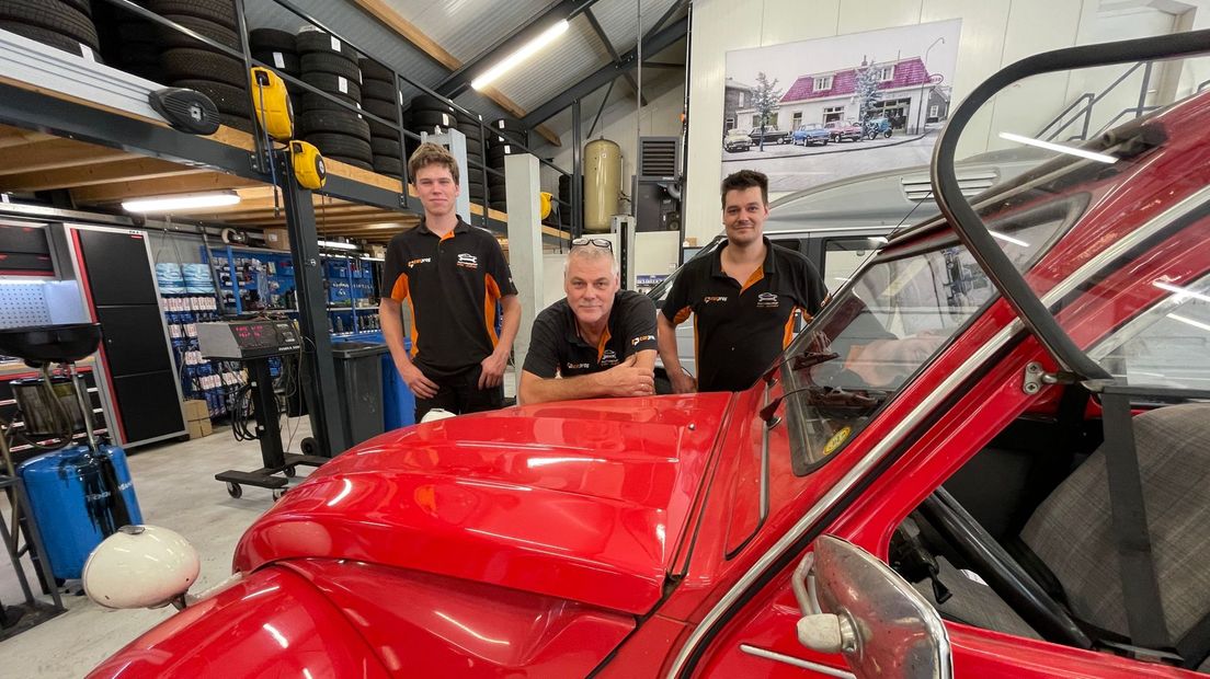 Oldtimermonteurs steeds lastiger te vinden, maar garage in Ruinen